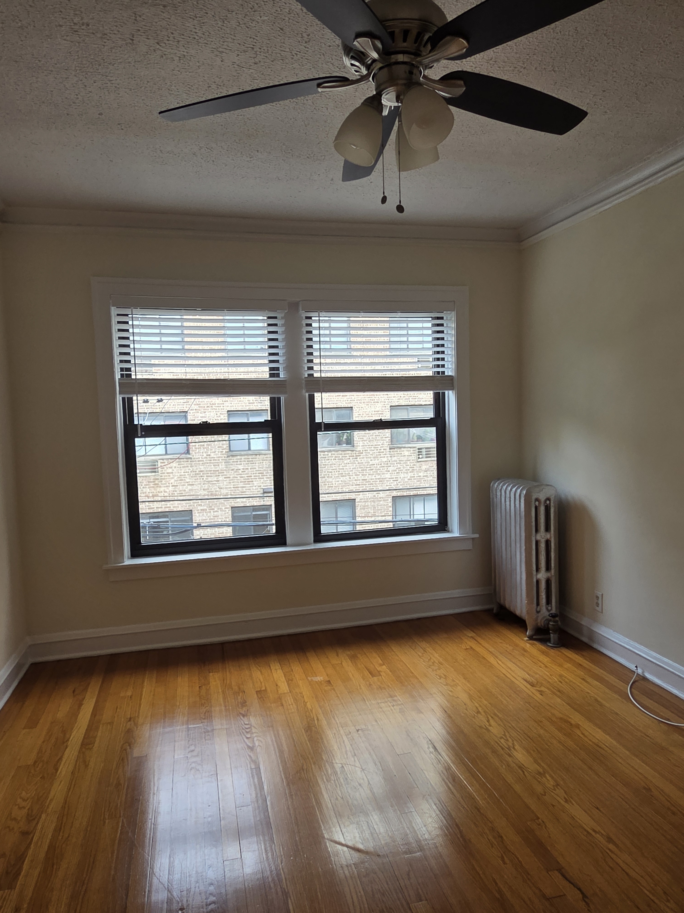 6041 N. Kenmore #26