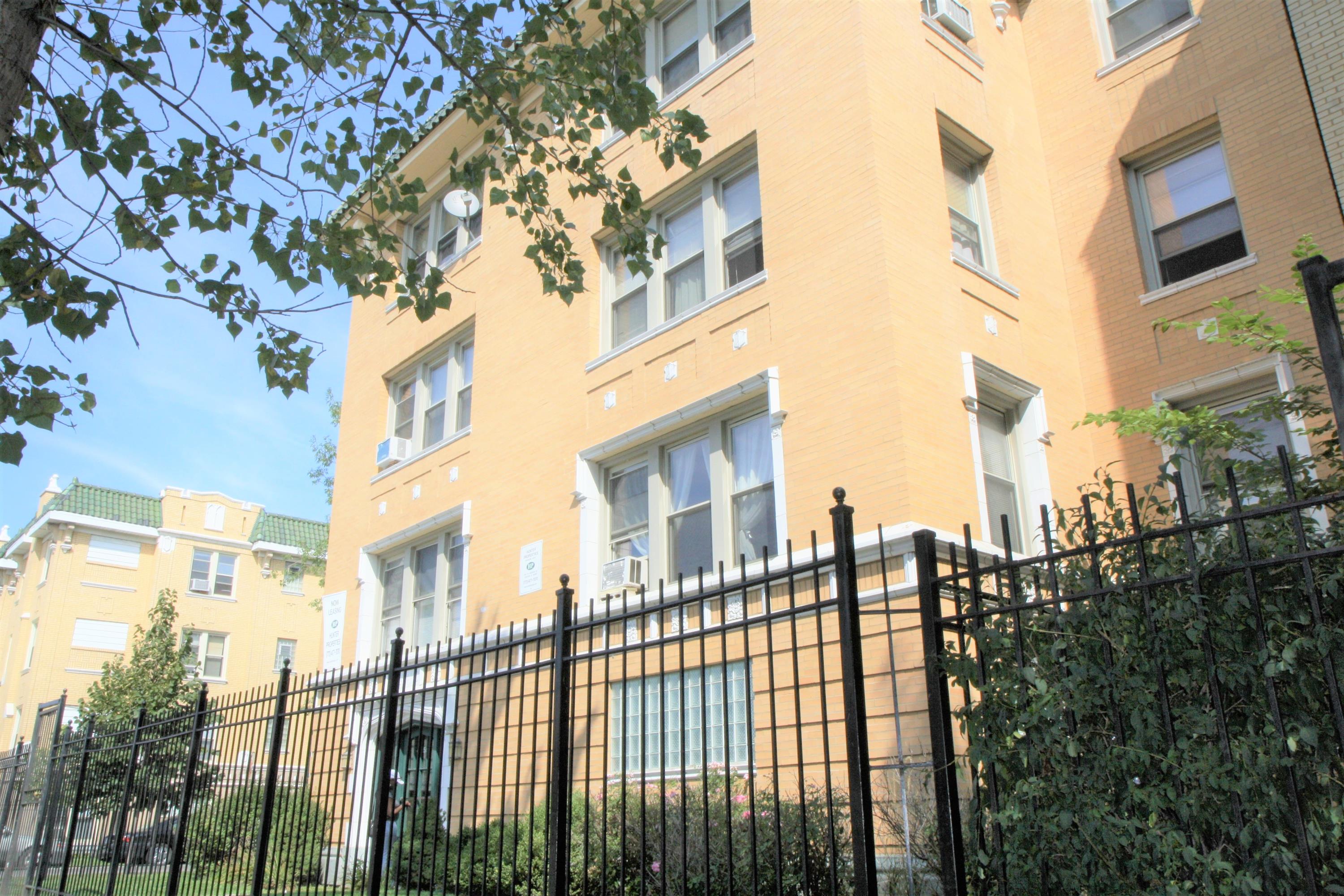 3349 W. Ainslie #2E