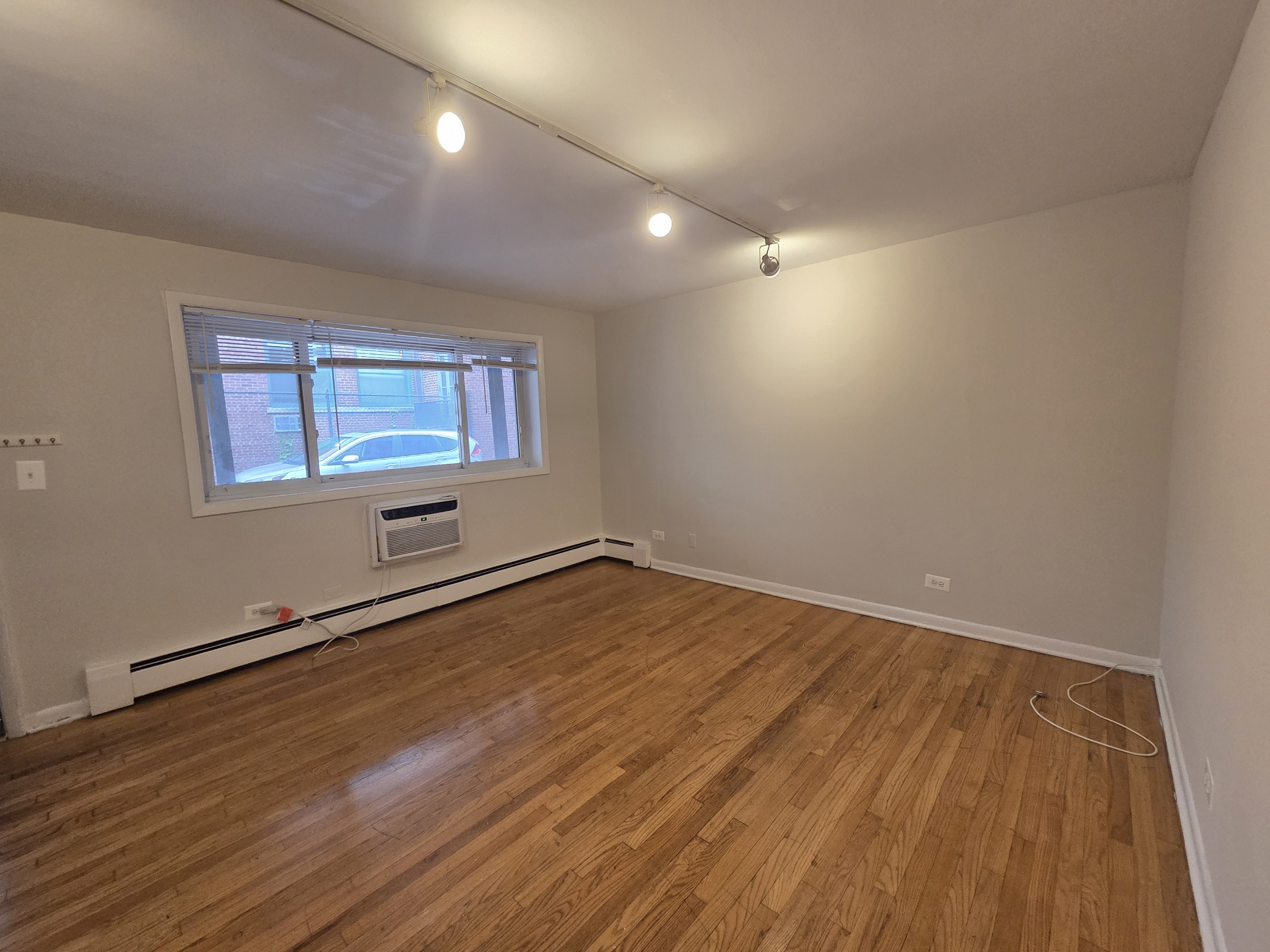 528 W. Wellington #105
