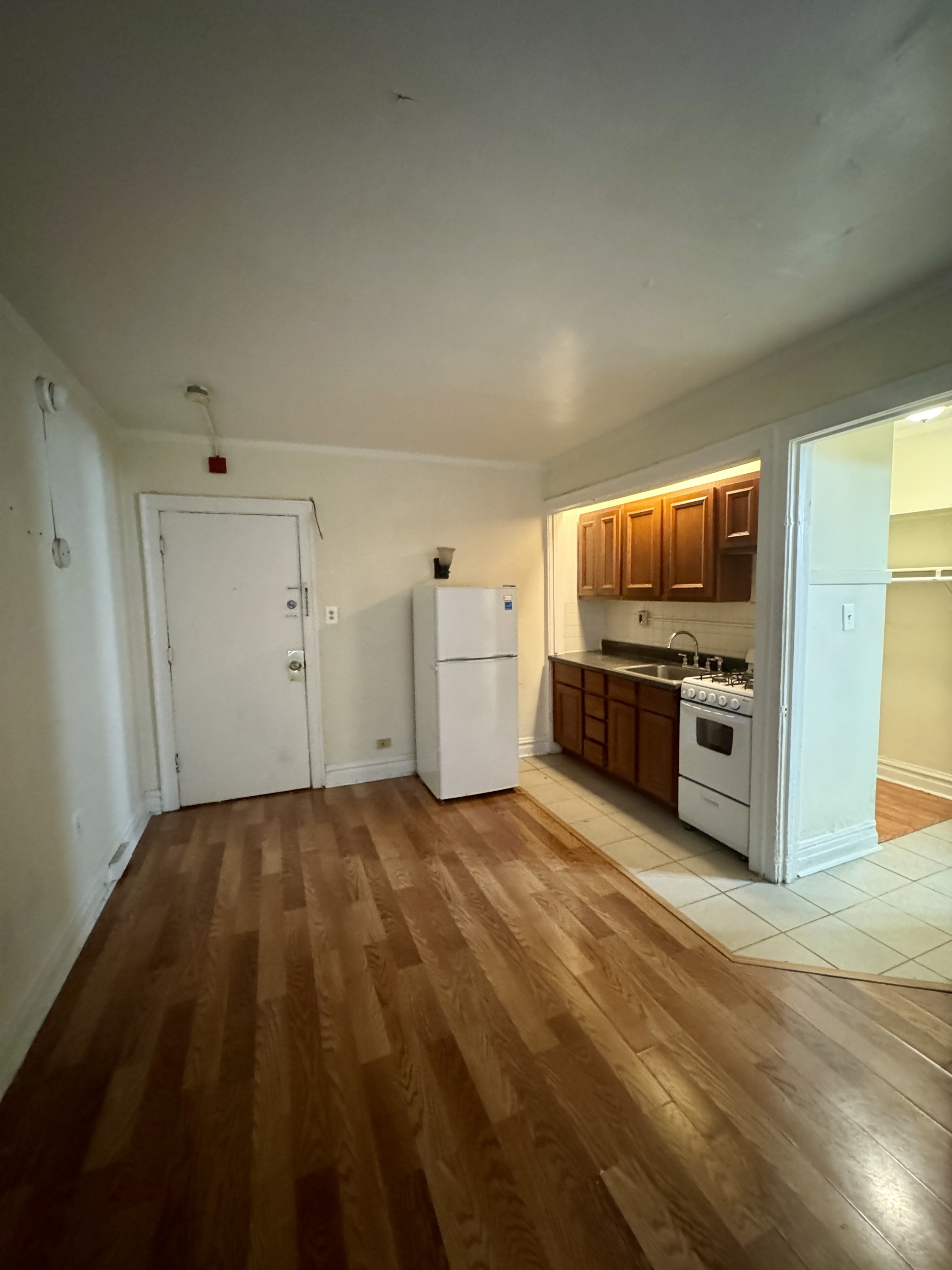 941 W. Agatite #106