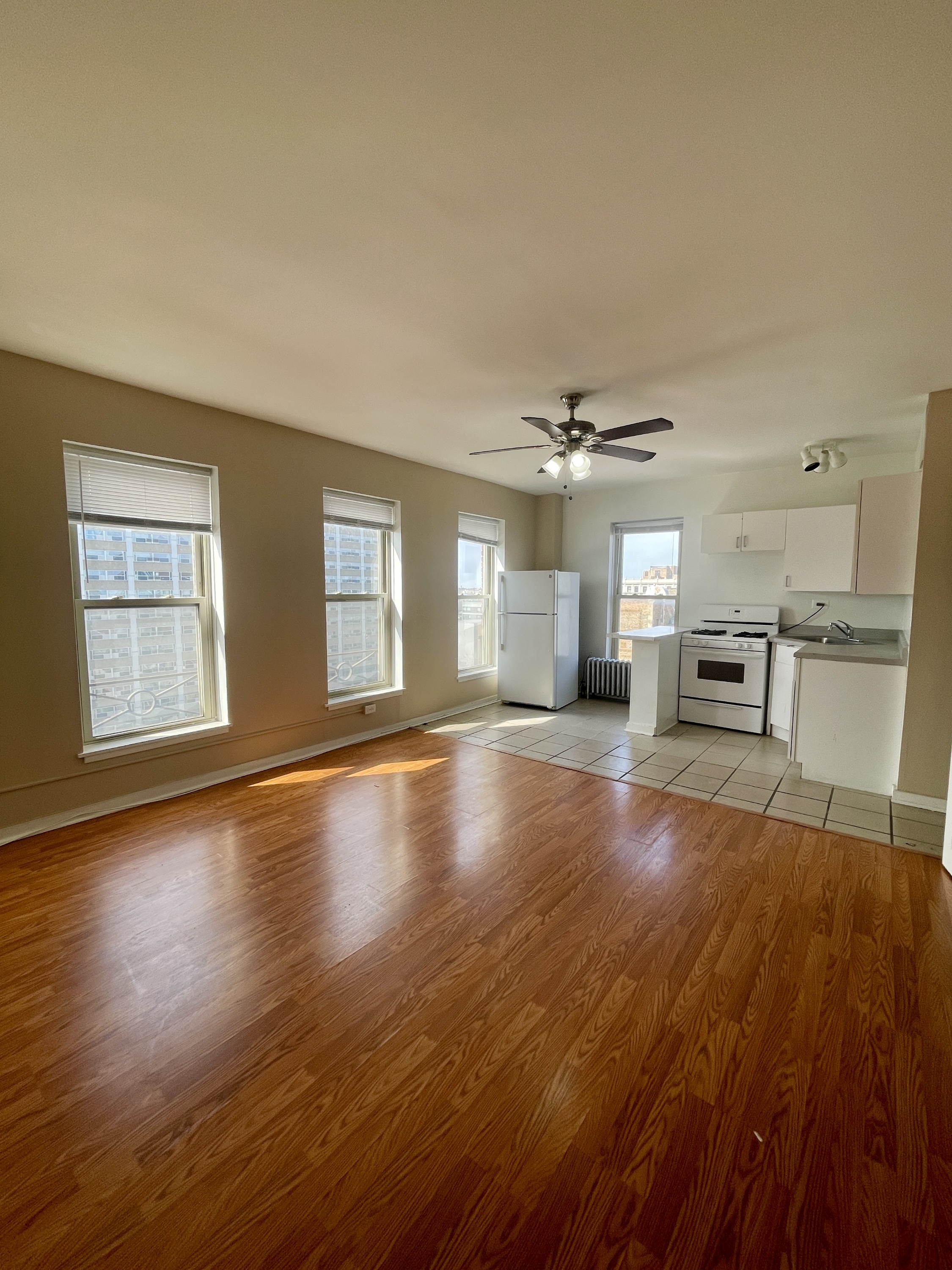 910 W. Lawrence
