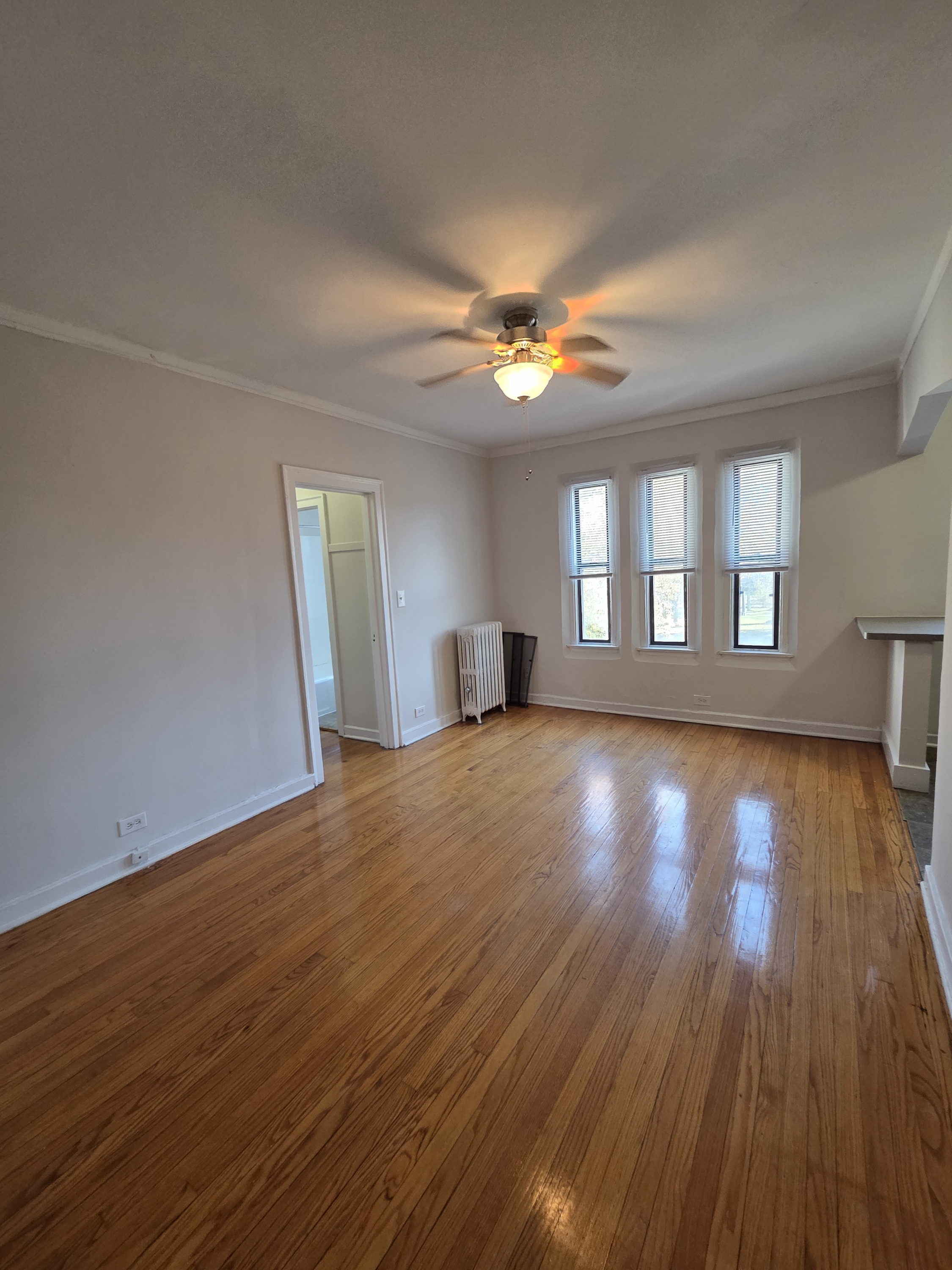 5210 S. Woodlawn #302