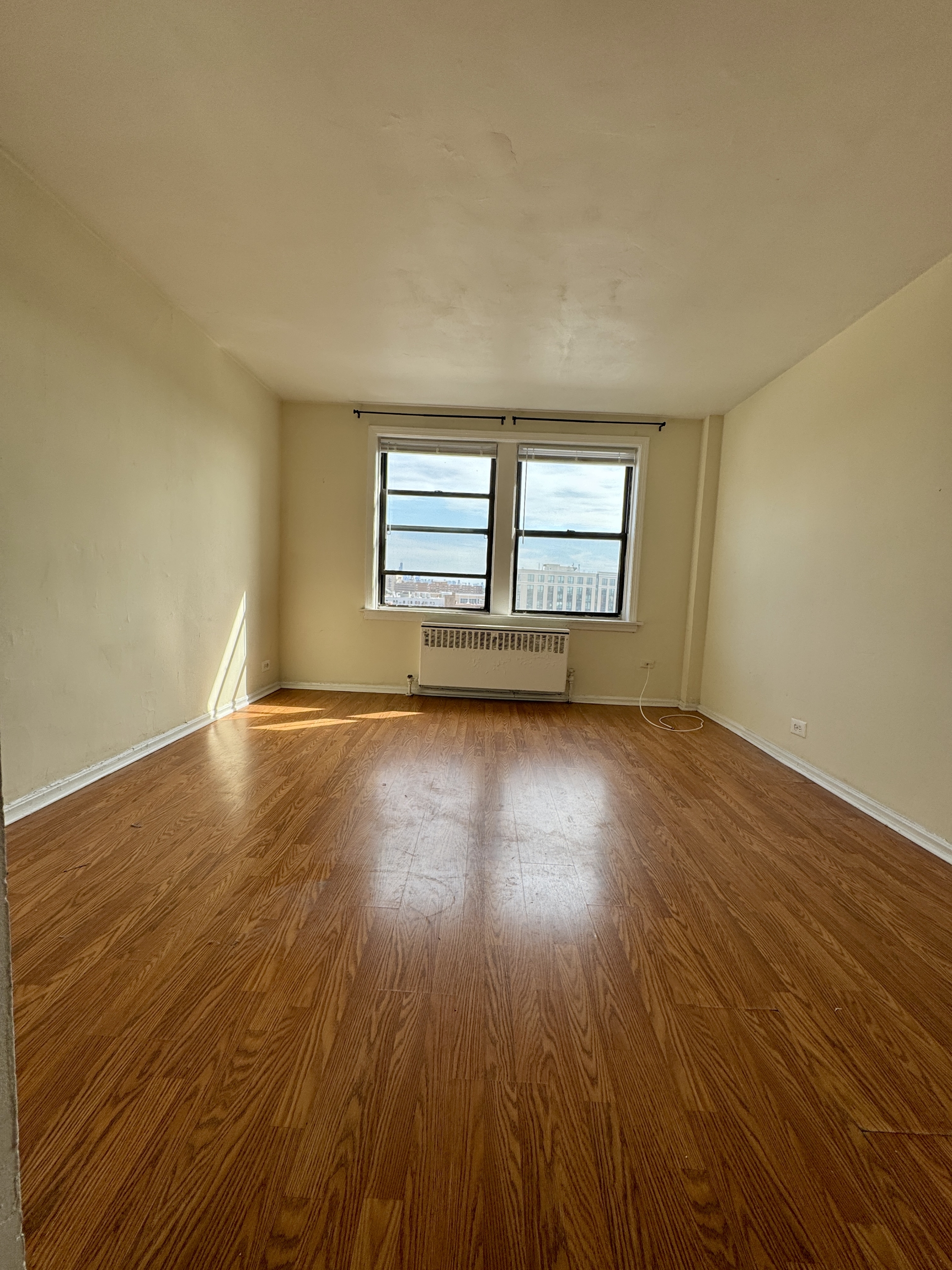 4717 N. Winthrop #806
