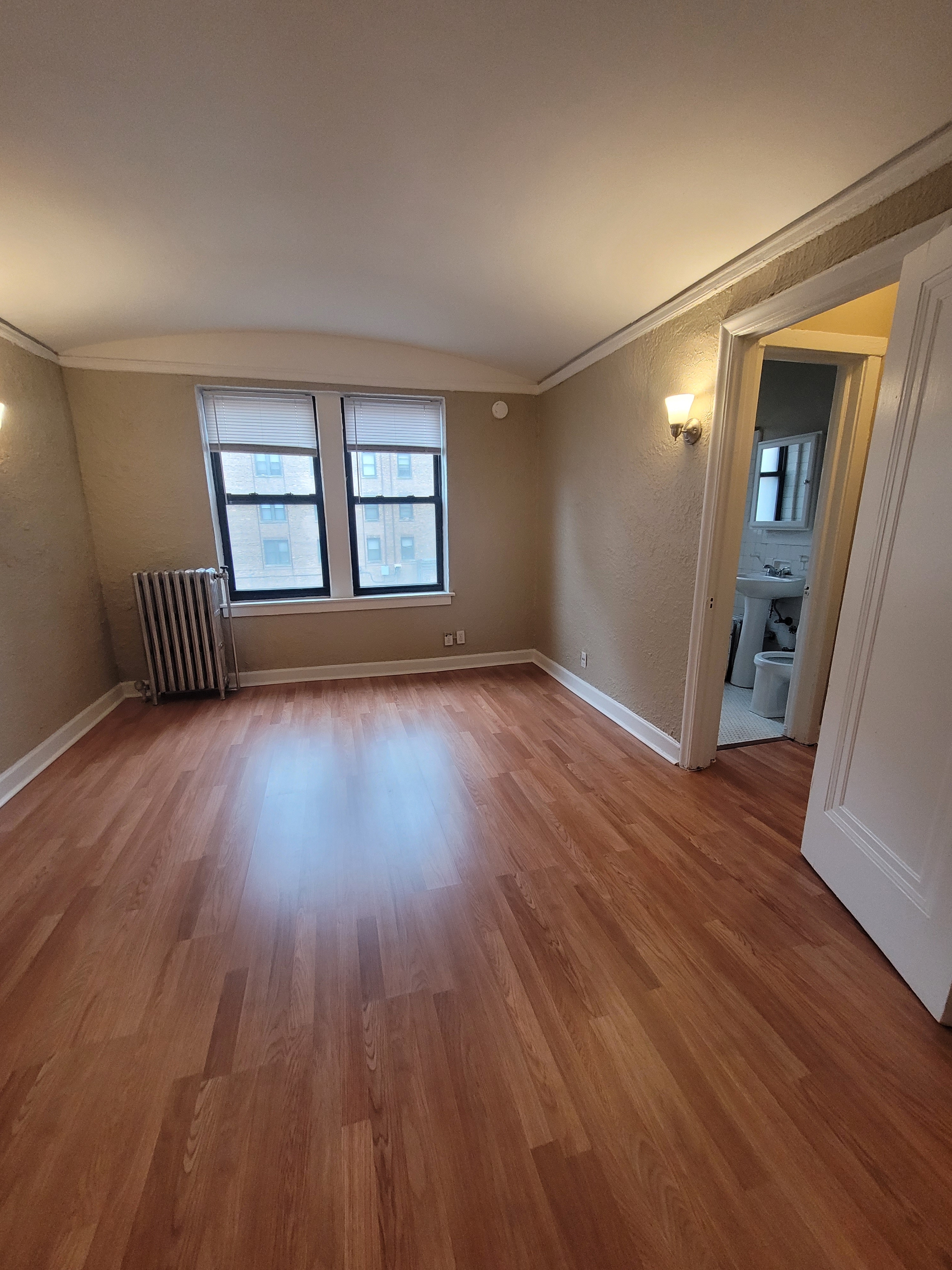 1061 W. Rosemont