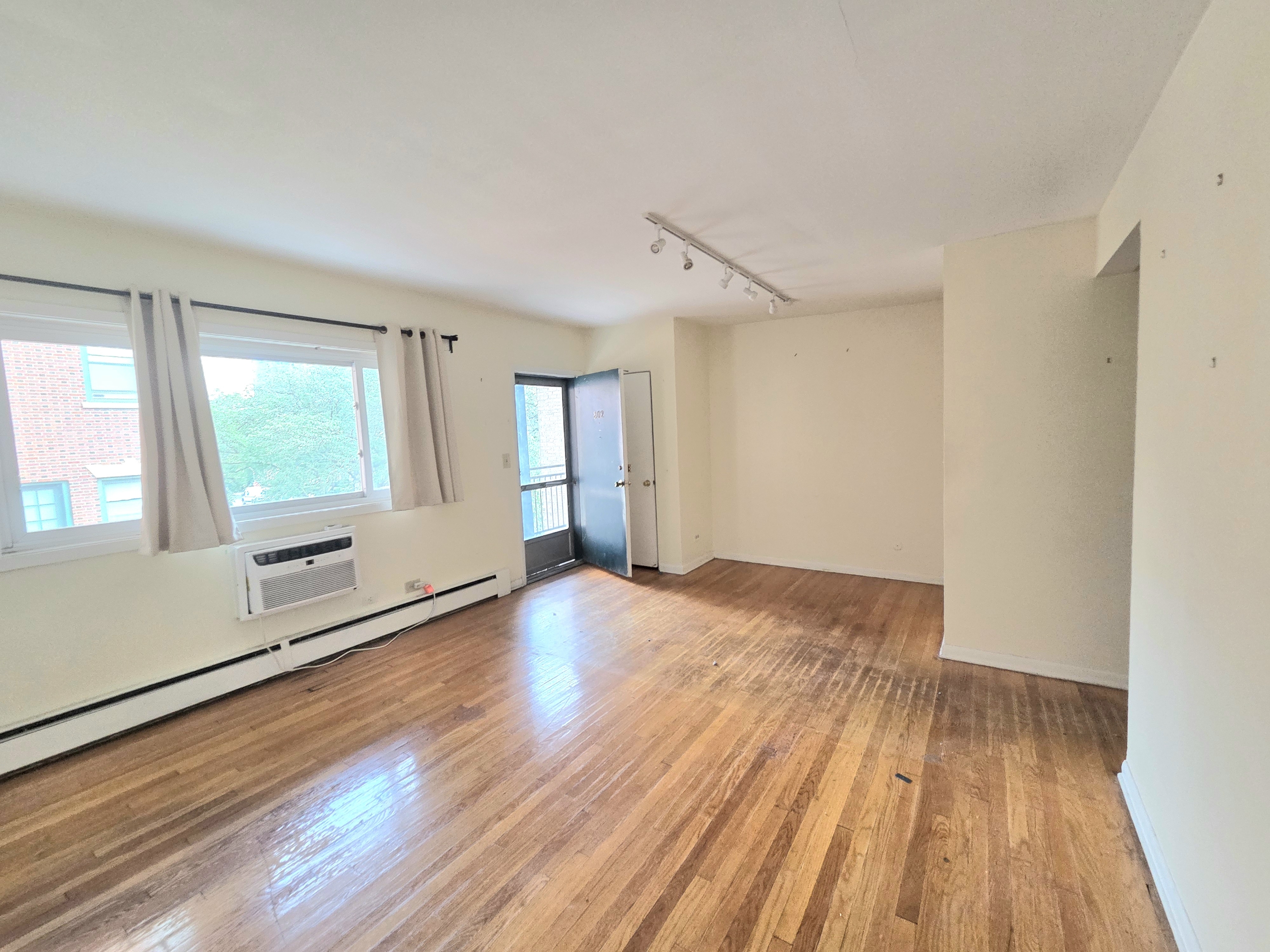 528 W. Wellington #302