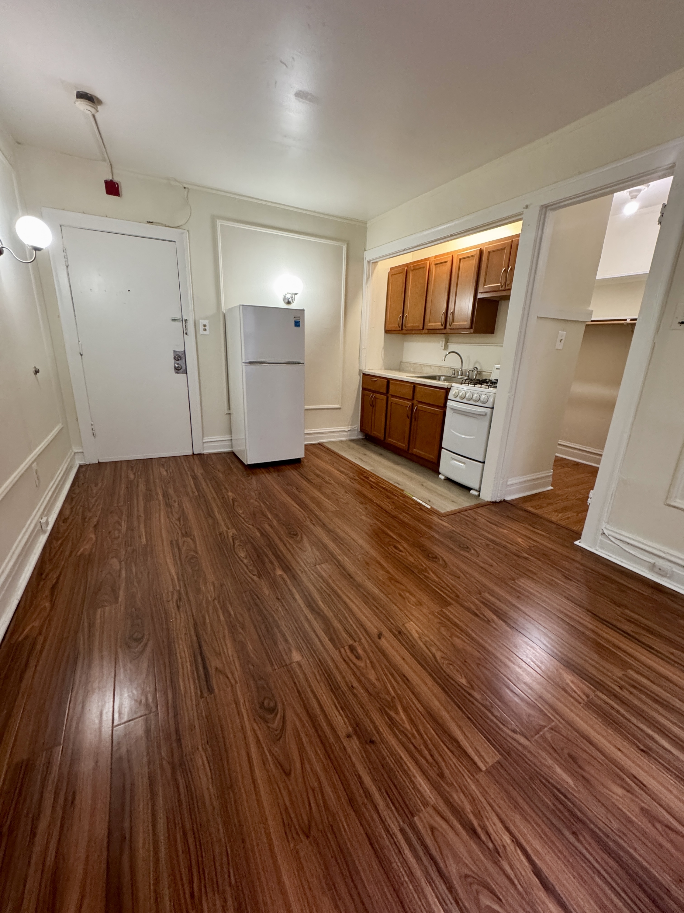 941 W. Agatite #206