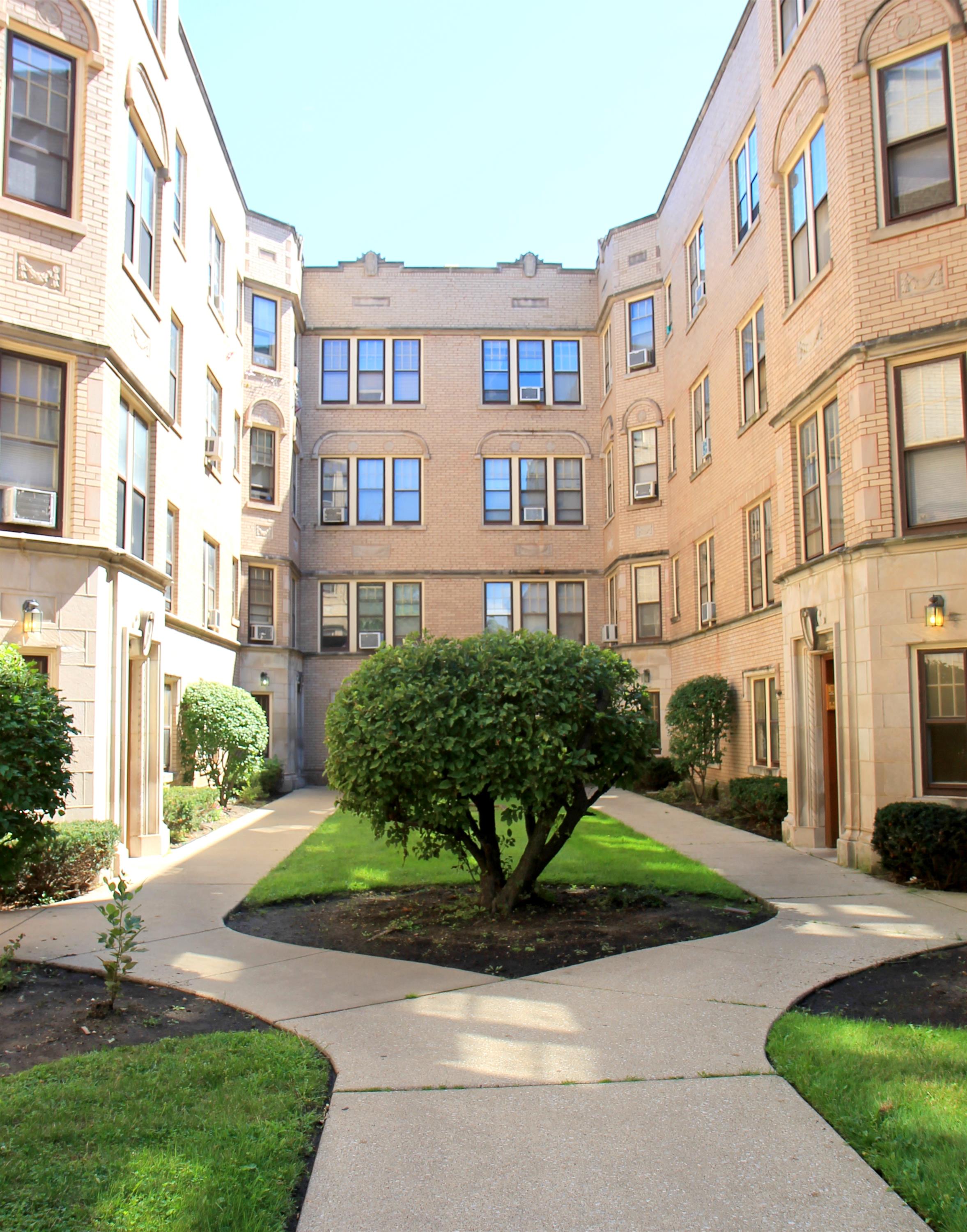 7447 N. Claremont #3E