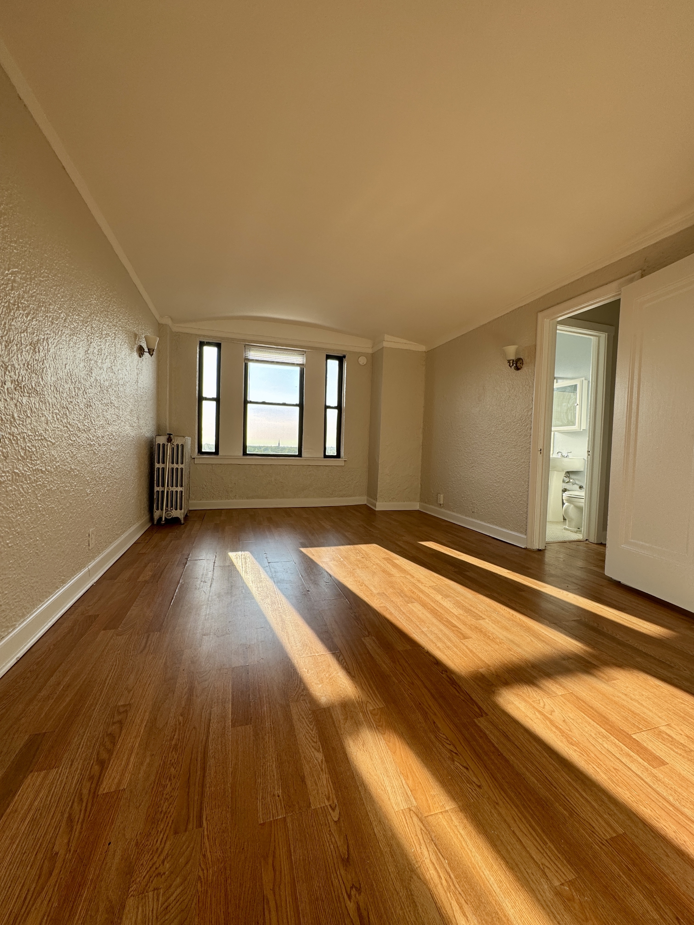 1061 W. Rosemont
