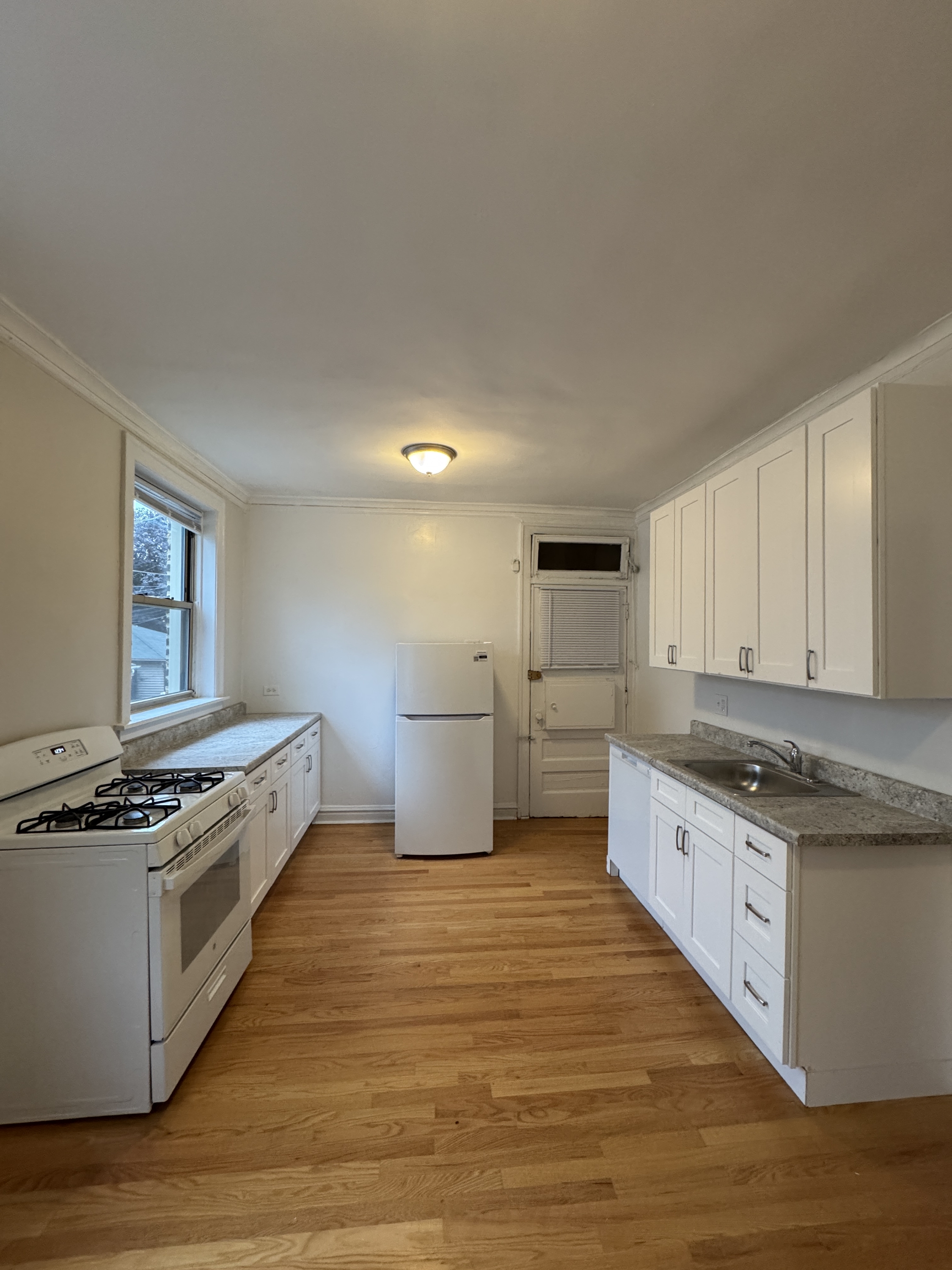 7518 N. Seeley #1W