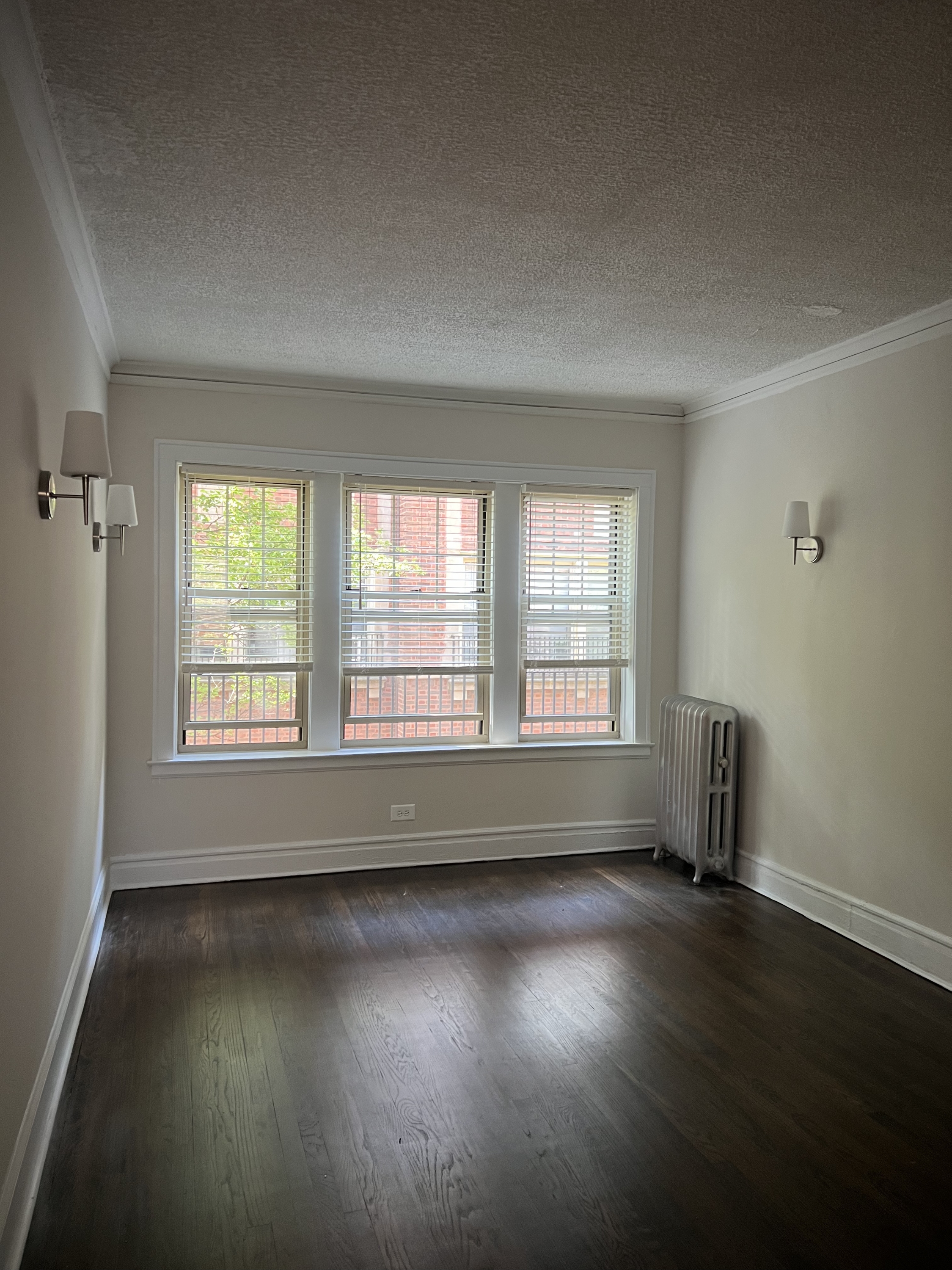 5724 S. Blackstone #2W